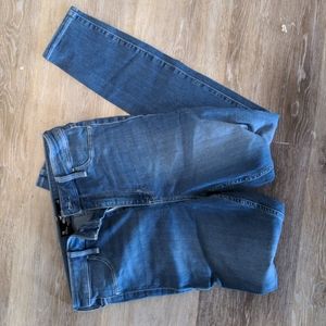 High waisted light wash stretchy jeans